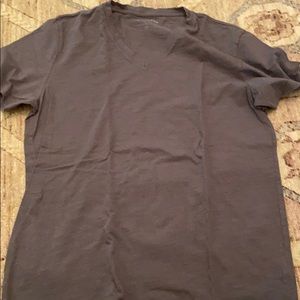 Everlane Vneck men’s shirt